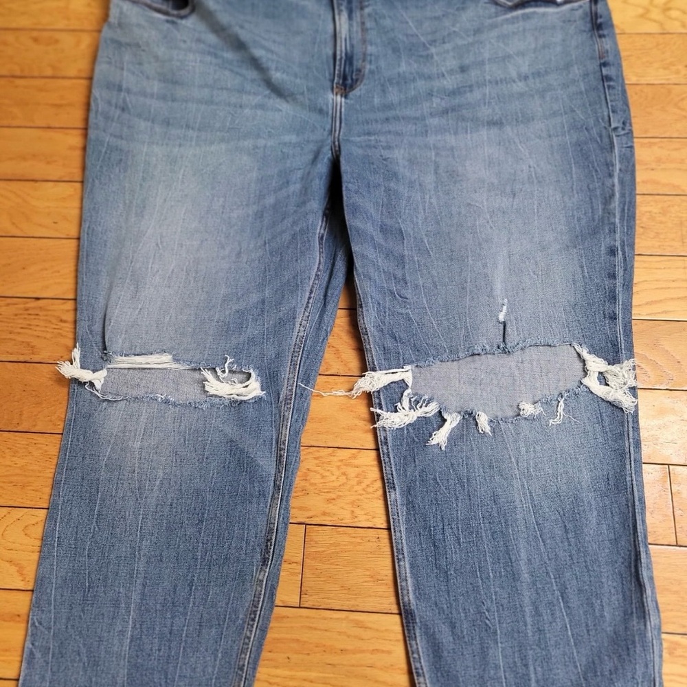 Abercrombie & Fitch Ripped Blue Boyfriend Jeans Women’s Size 37/24